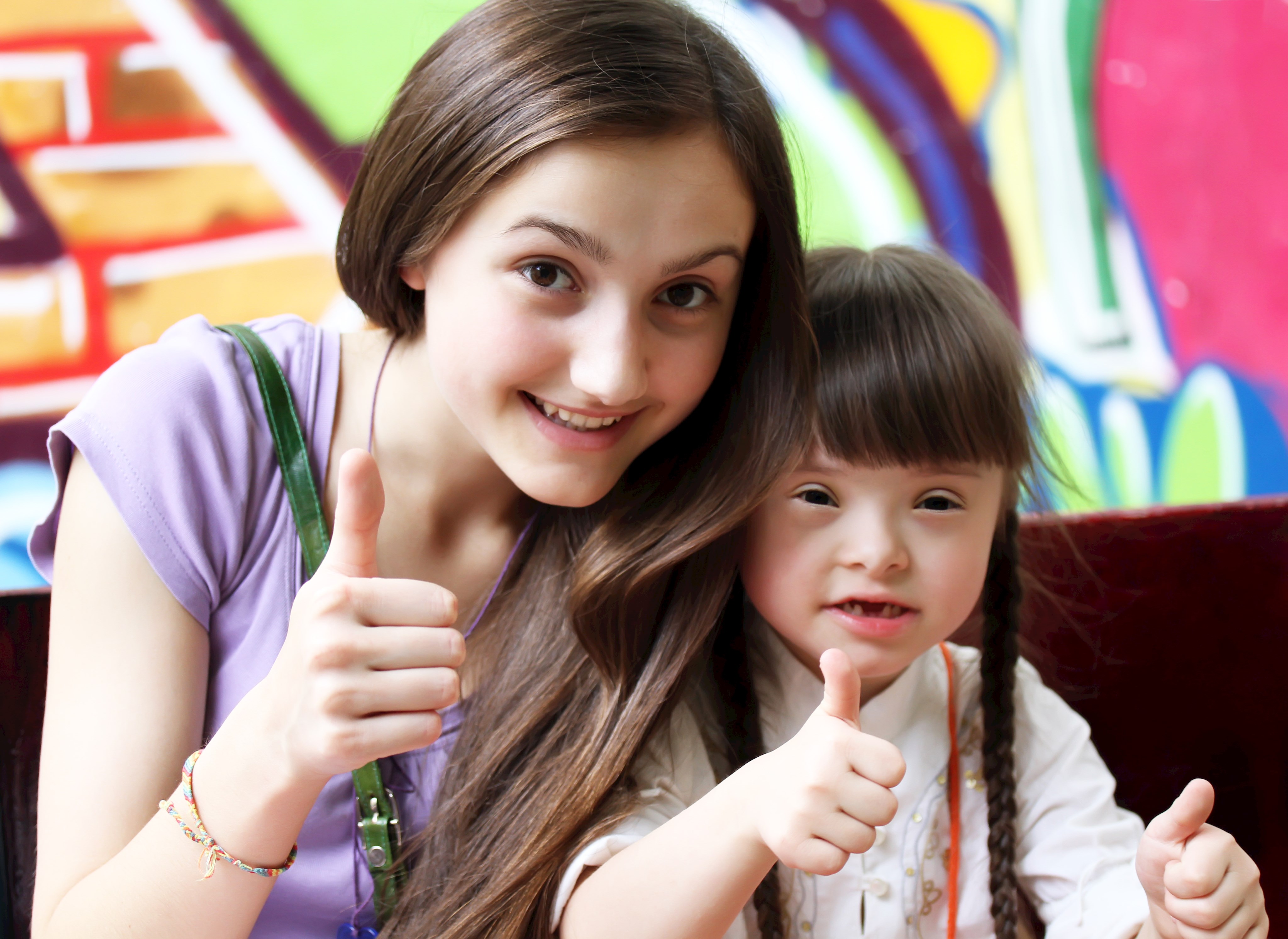 Das neue Angebot „GeschwisterCLUB“ stellt Geschwister von Kindern mit chronischer Erkrankung oder Behinderung in den Fokus. Foto: Depositphotos/ Denys Kuvaiev (KJF)